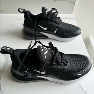 NIKE AIR 270